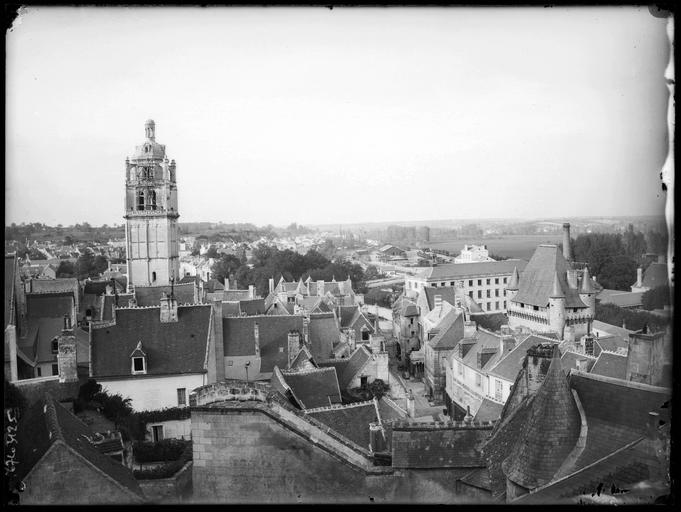 Vue générale de la ville, tour Saint-Antoine