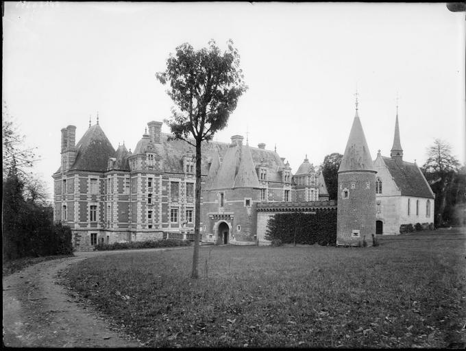 Ensemble côté entrée, tours du châtelet