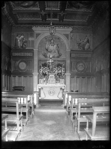 Chapelle : la nef et l'autel