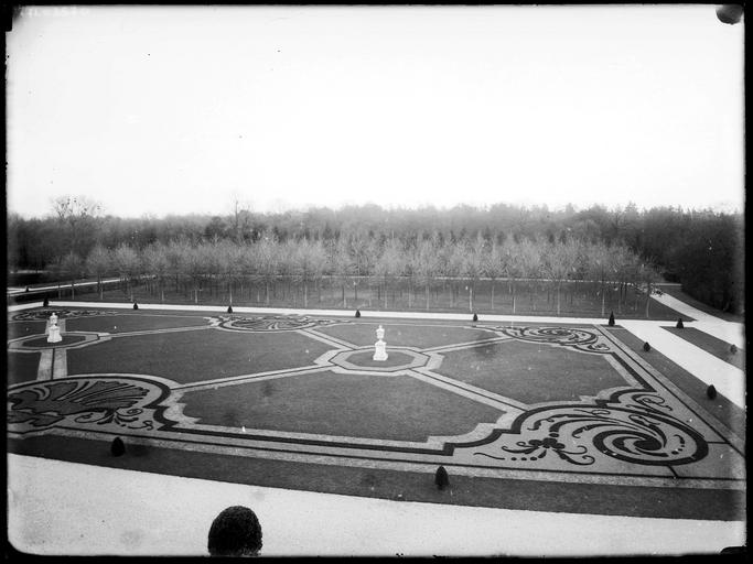 Parc : parterre de fleurs