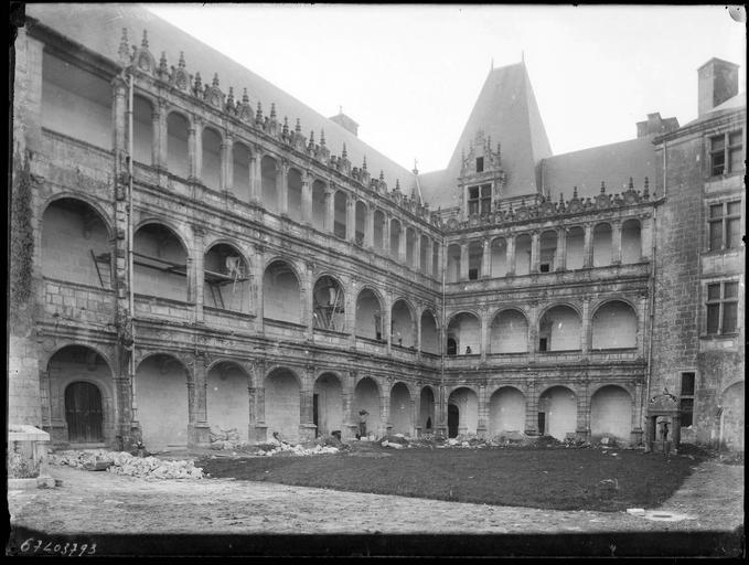 Cour intérieure : galeries