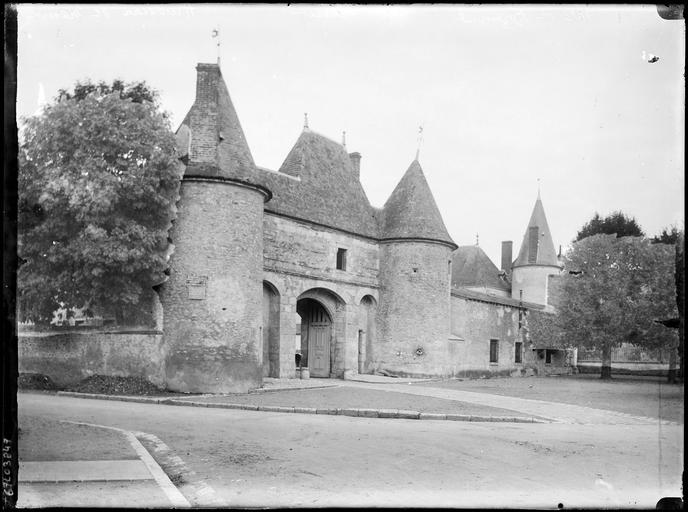 Châtelet d'entrée sur rue