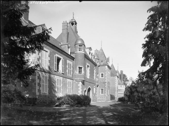 Façade du logis sur parc