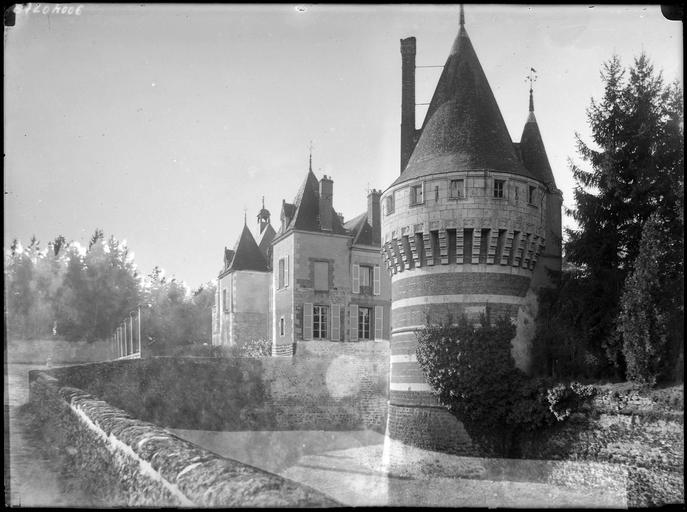 Châtelet d'entrée et logis