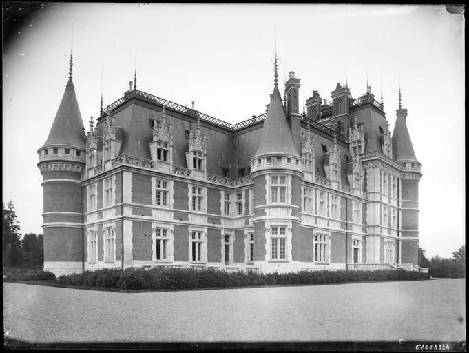 Ensemble nord sur parc, côté de l'étang