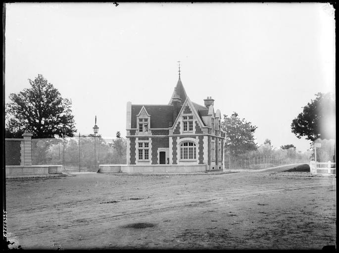 Entrée du parc et pavillon de garde