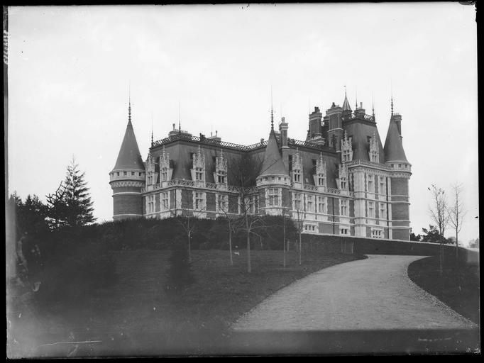 Ensemble nord sur parc, côté de l'étang