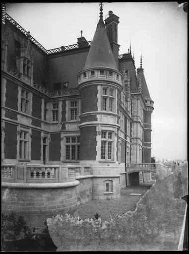 Façade sur douves