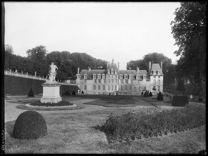 Domaine de Manneville (également sur communes de Creully et Saint-Gabriel-Brécy)