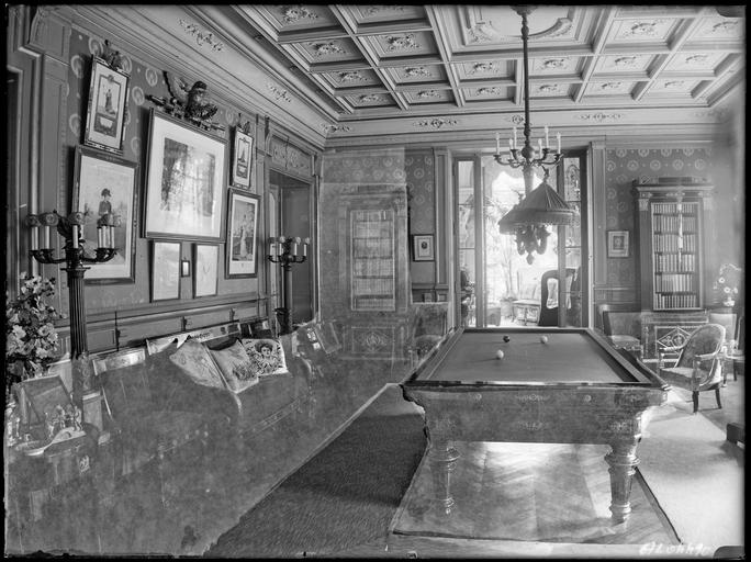 Intérieur : décoration de la salle de billard