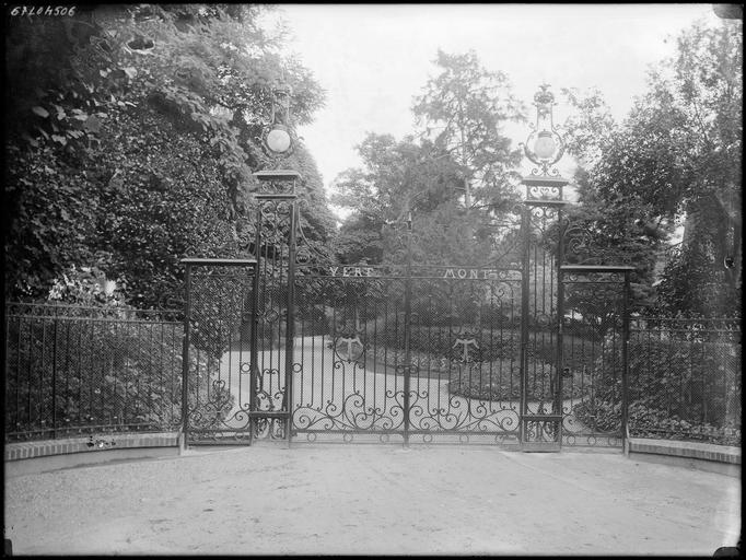 Grilles d'entrée en fer forgé