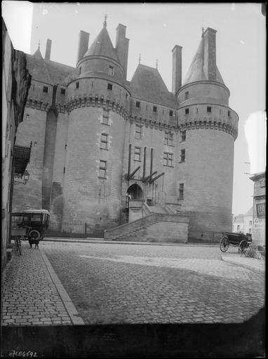 Châtelet d'entrée, pont-levis