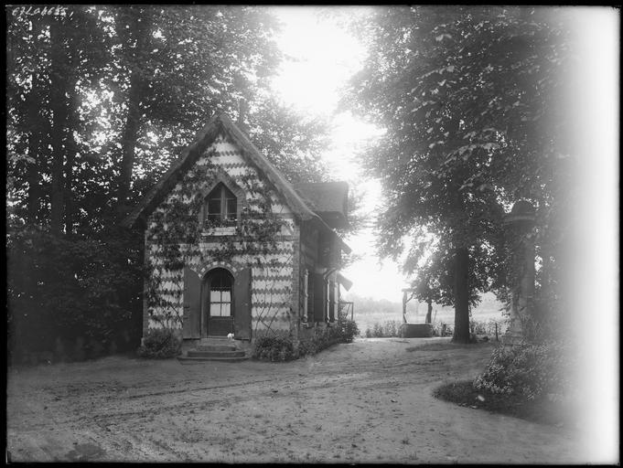 Pavillon à toit de chaume