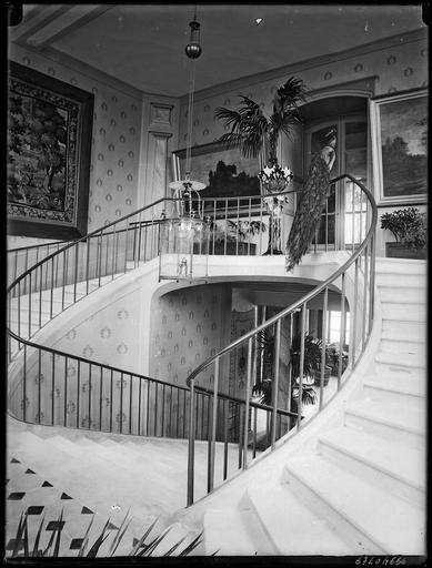 Intérieur : escalier et palier