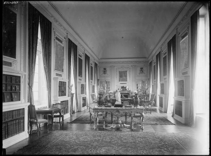 Intérieur : bureau, bibliothèque