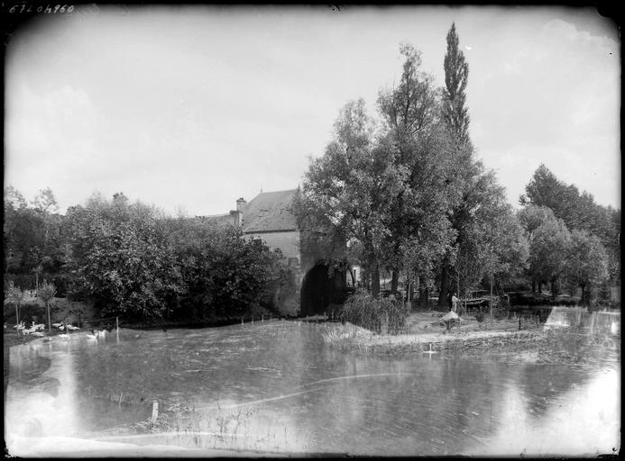 Moulin en bordure de la rivière