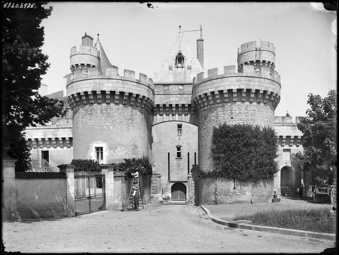 Châtelet d'entrée