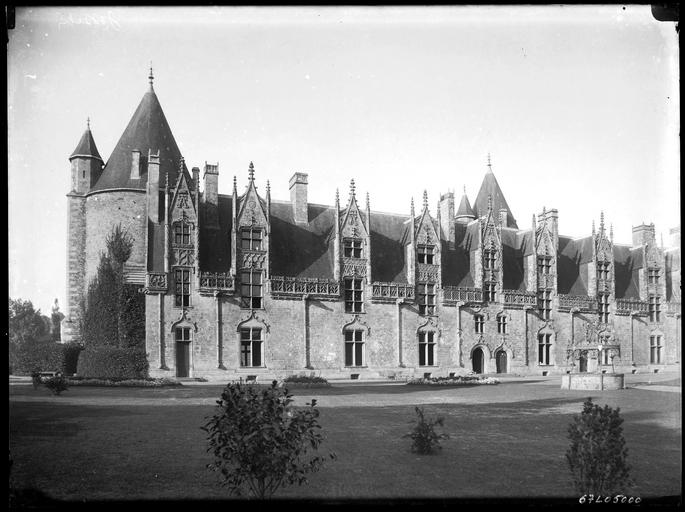 Façade sur cour, puits