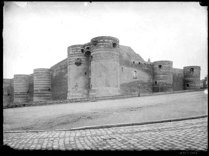 Remparts et tours au sud