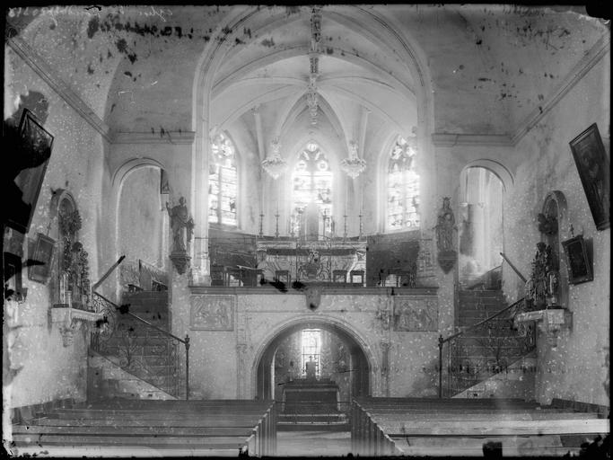 Intérieur : la nef vers le choeur