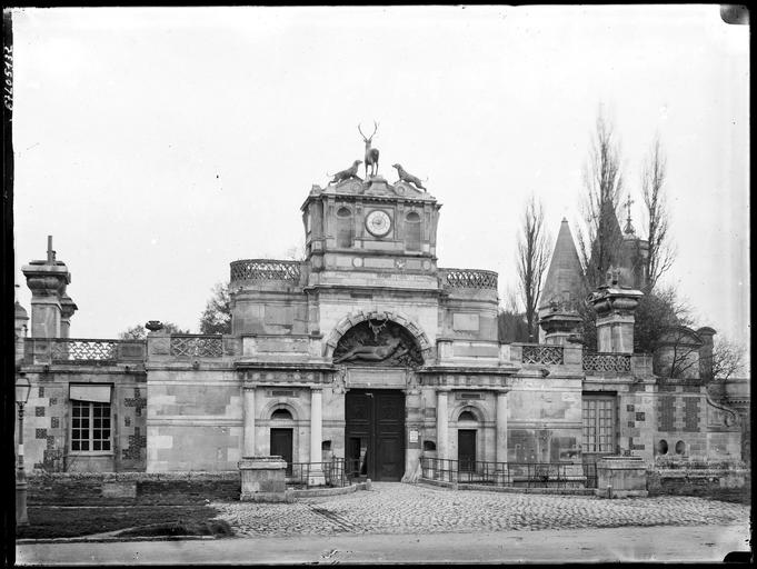 Grand portail d'entrée