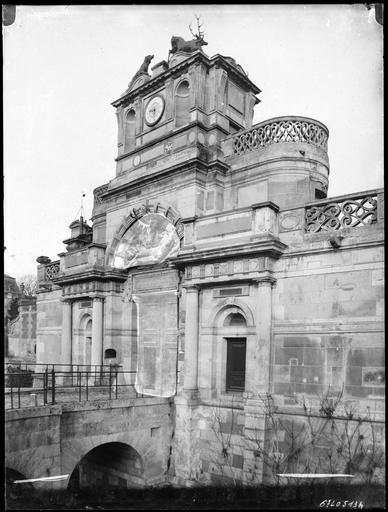 Grand portail d'entrée, partie centrale