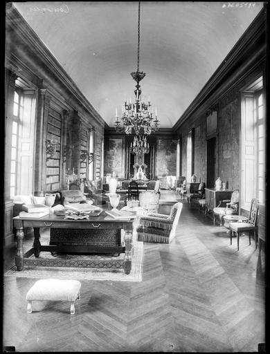 Intérieur : la bibliothèque