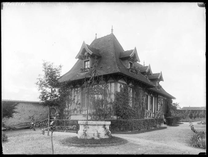 Pavillon de chasse, puits