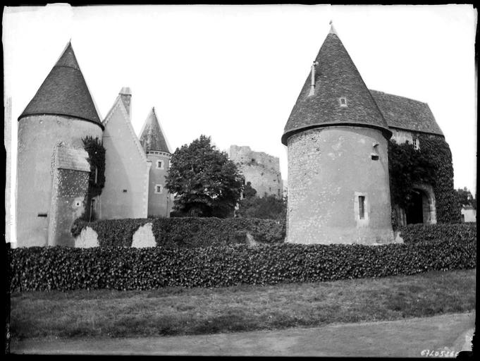 Tours sur parc, tour en ruines à l'arrière plan