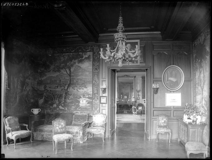 Intérieur : décoration d'une antichambre