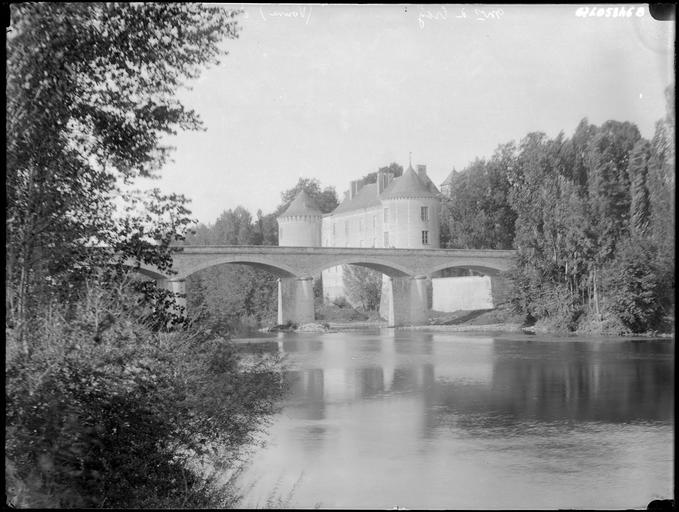 Ensemble et pont sur la Creuse