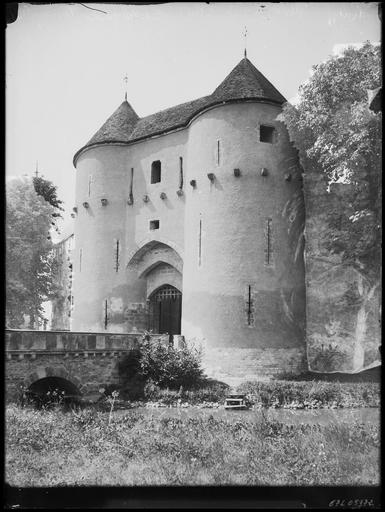 Châtelet d'entrée