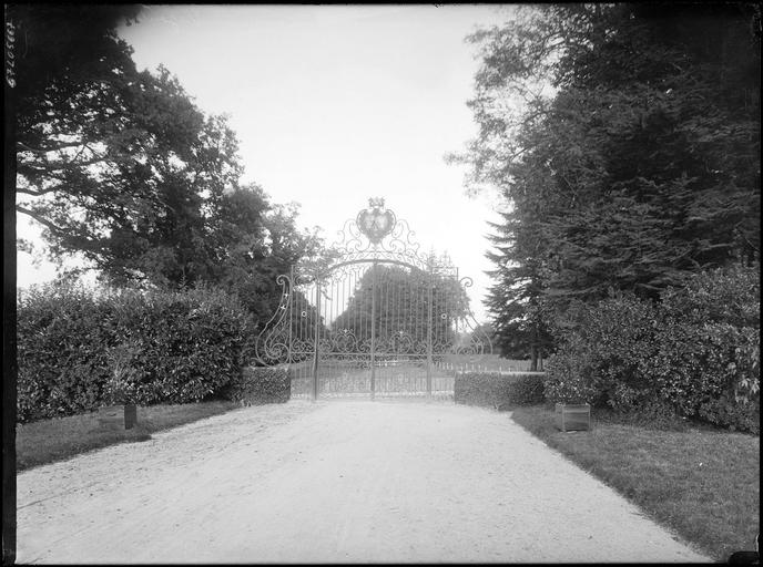 Grille d'entrée en fer forgé