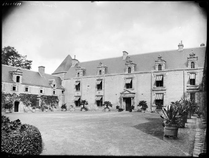 Façade principale sur cour