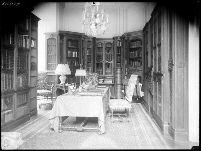 Intérieur : bibliothèque