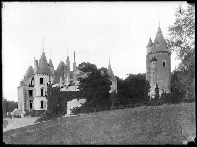 Ensemble sur parc et donjon