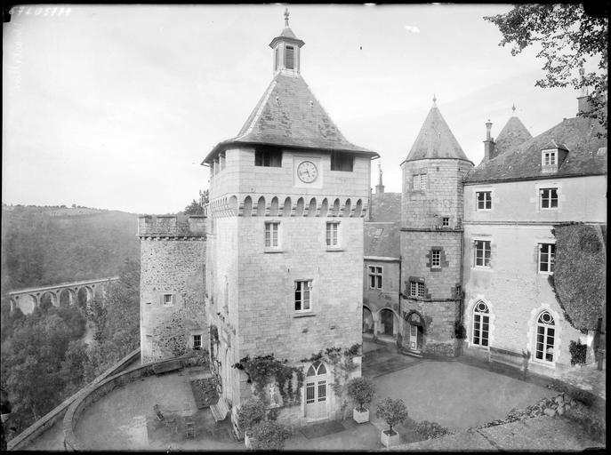 Cour intérieure : tours