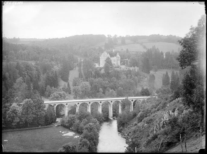 Vue éloignée, viaduc au premier plan