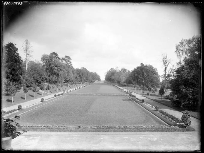 Parc : parterres et allées