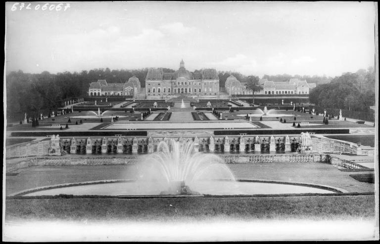 Parc, vue d'ensemble prise du bassin de la gerbe