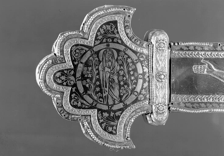 Croix reliquaire de Clairmarais en argent doré, nielles, filigranes et cabochons, revers, La Vierge (niellé)