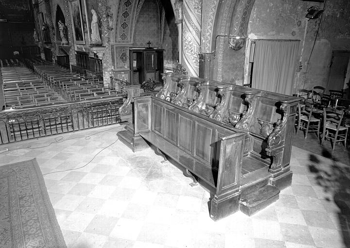 Stalles en bois sculpté du côté nord du choeur