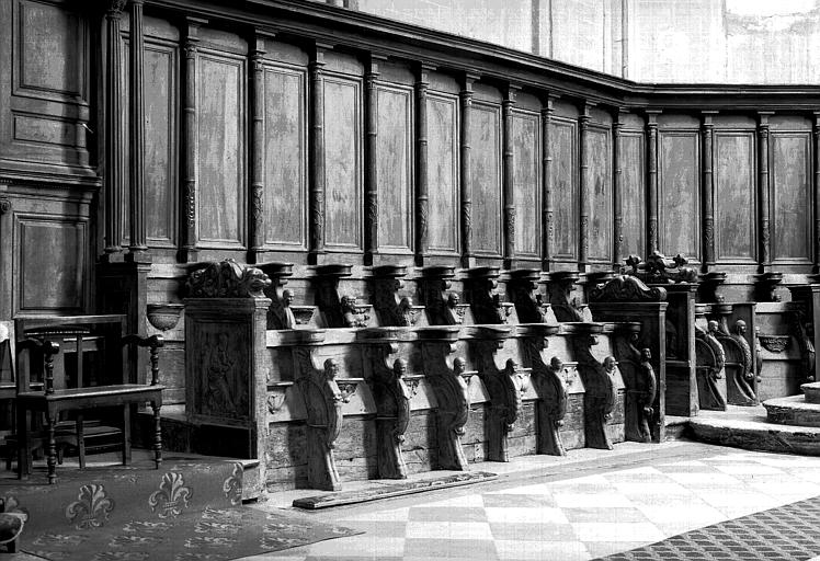 Stalles en bois mouluré et sculpté, côté nord - © Ministère de la Culture (France), Médiathèque du patrimoine et de la photographie, diffusion RMN-GP