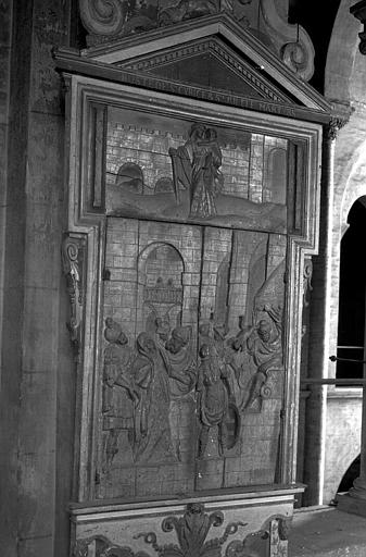 Retable de saint Cyr et sainte Julitte, bas-relief en pierre, provenant de la tribune du collatéral nord