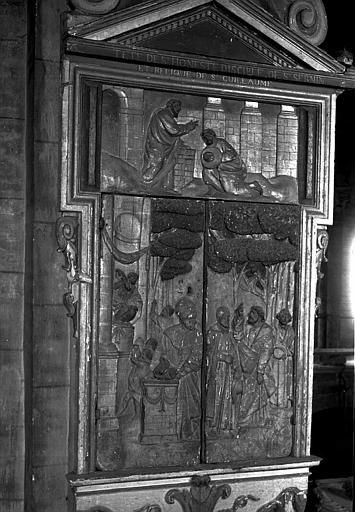 Retable de saint Guillaume, bas-relief en pierre, provenant de la tribune du collatéral nord