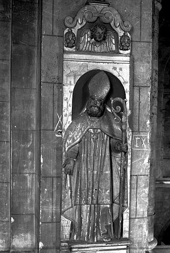 Statue en pierre de saint évêque, provenant de la tribune du collatéral nord