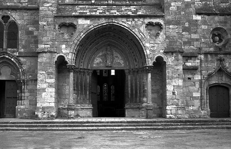 Façade ouest, porche central