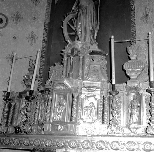 Retable tabernacle en bois sculpté