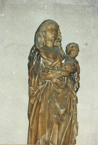 statue : Vierge à l'Enfant, détail