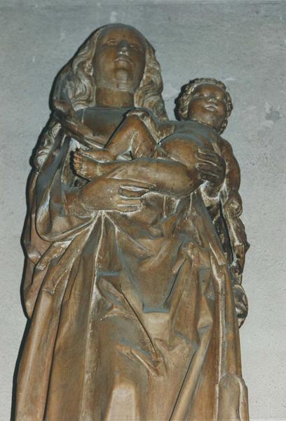 statue : Vierge à l'Enfant, détail